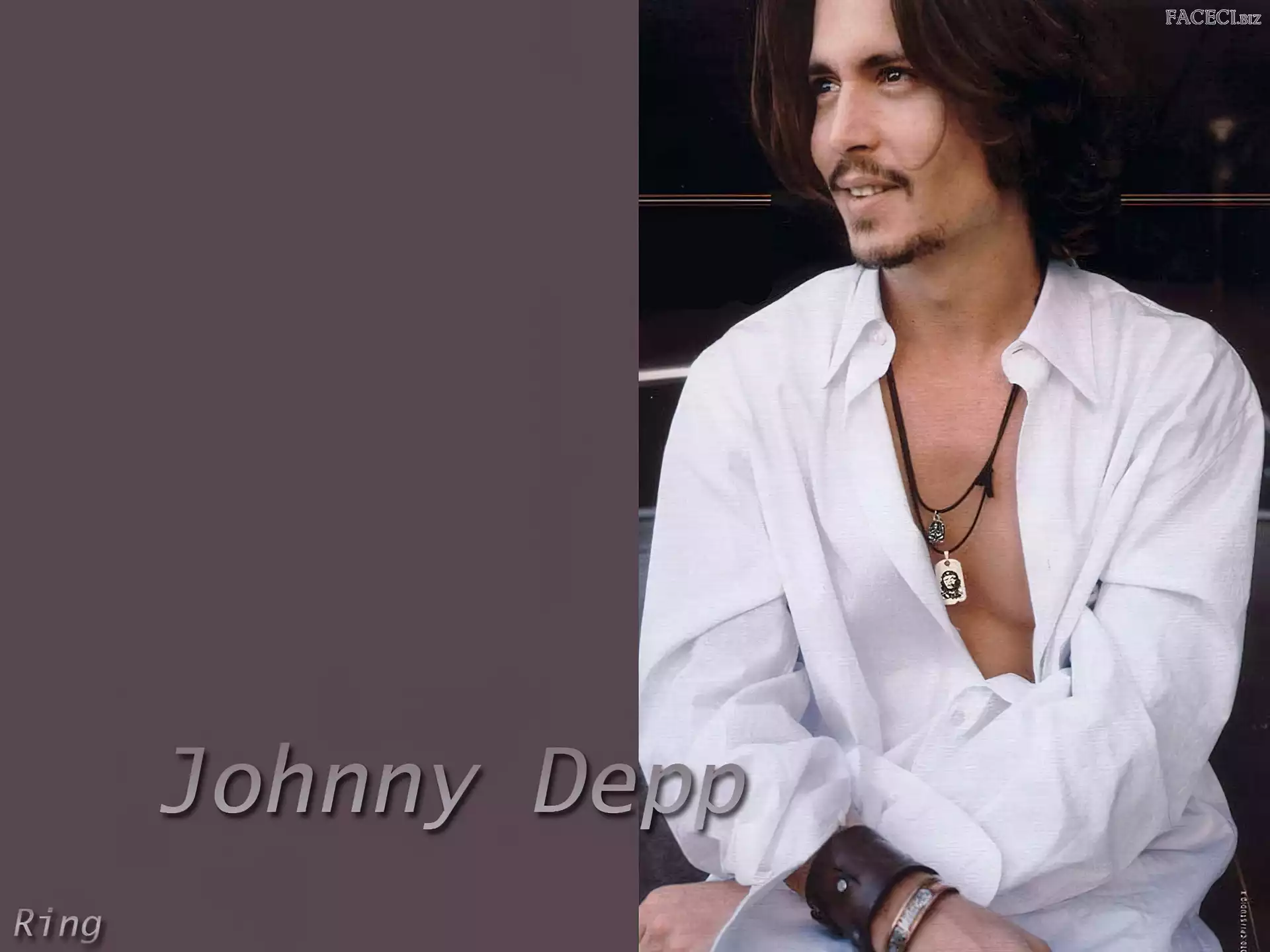Johnny Depp, biała koszula